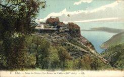 La POSTAL Eze de la VENDIMIA entra en los Aceituna-árboles las ruinas del castillo