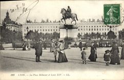 CPA Lyon La Place Bellecour et Louis XIV