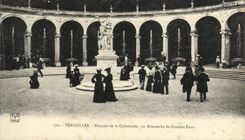 VINTAGE POSTCARD Versailles Thicket of the Colonnade One Sunday of Large Water
