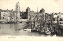 CPA Dunkerque La Calle des Pecheurs Bateaux