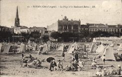 VINTAGE POSTCARD Royan the Beach Betton Boulevard