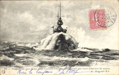 CPA Tangage par gros temps d'un Cuirasse d'escadre embarquant une lame d'environ 25 tonnes Bateau