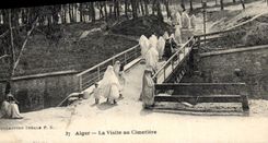 CPA Alger La Visite au Cimetiere