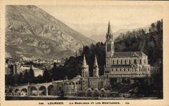 VINTAGE POSTCARD Heavy View the Basilica And mountains