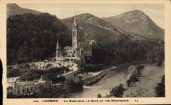 VINTAGE POSTCARD Heavy the Basilica Gave And Mountains