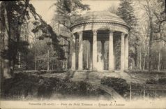 CPA Versailles Parc du Perit Trianon Temple de l'amour