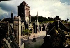 MODERN CARD Locronan Together of the Place the church of 15th and old houses of the tisserands