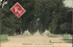 POSTAL Chenonceaux Sphinges de la VENDIMIA y patio principal