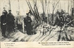 CPA entree d'une tranchee dans un bois de l'Argonne Militaria 