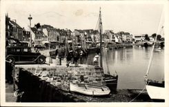 VINTAGE POSTCARD Pouliguen the Port Boats