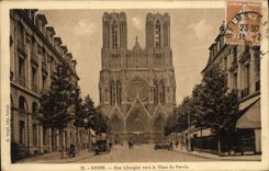 CPA Reims Rue Libergier Vers La Place Du Parvis