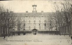 VINTAGE POSTCARD Vierzon Main courtyard professional National school