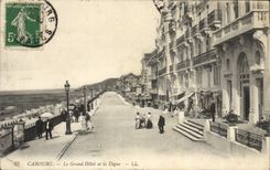 CPA Cabourg Le Grand Hotel et la Digue