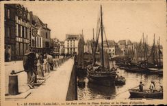 CPA Le Croisic Le Port entre la Plage Boston et la Place d'Aiguillon Bateaux