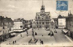 CPA Compiegne Place de L'Hotel de Ville