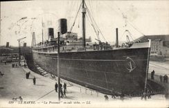 VINTAGE POSTCARD Le Havre Provence fixes Bateau cig of it