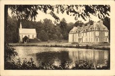 CPA Trelly Le Chateau Chapelle et Etang