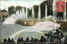 VINTAGE POSTCARD Park Of Versailles Large Water De Neptune