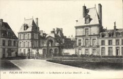 CPA Palais De Fontainebleau Le Baptistere Et La Cour Henri IV