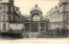 VINTAGE POSTCARD Fontainebleau the Palate the Gate Of the Baptistry