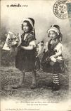 CPA D'Auvergne Enfants Folklore