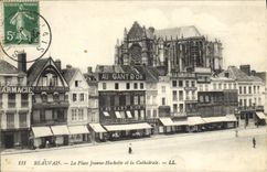 CPA Beauvais La Place Jeanne Hachette et la Cathedrale