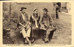 CPA Au Pays Du Berry Lequel des deux ? Folklore 