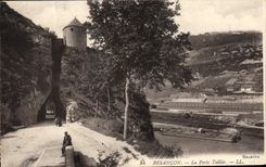 VINTAGE POSTCARD Besancon the door taillee