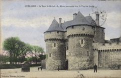CPA Guerande La Tour St Michel La mairie se trouve dans la tour de droite 
