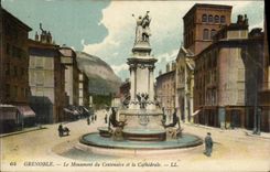 CPA Grenoble Le Monument du Centenaire et la Cathedrale