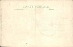 CPA Officiers d'infanterie fleurissant une tombe Militaria