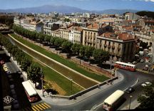CPM Perpignan Les Quais De La Basse Et Le Palmarium au fond le Canigou