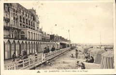 CPA Cabourg Le Grand Hotel Et La Plage