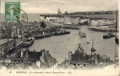 CPA Dieppe Arundel Dans I'Avant Port Bateau