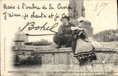 CPA Bretagne Mr Et Botrel Au Pied Du Calvaire De Port Blanc Folklore