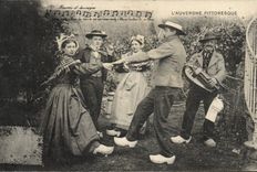 CPA Types D'Auvergne Pittoresque La Bourree Folklore