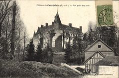 CPA Chateau de Courtalain Vue Prise des Pres