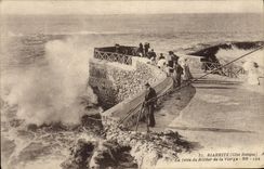 CPA Biarritz La jetee du rocher de la vierge 