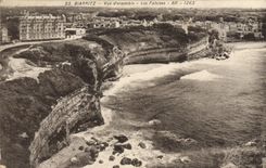 CPA Biarritz Vue d'Ensemble Les Falaises