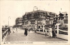 CPA Trouville Reine des Plages Les Planches Vers L'Hotel Flaubert