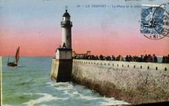 CPA Le Treport Le Phare et la jetee