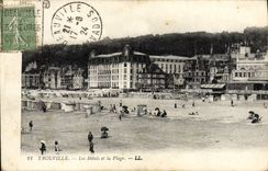 CPA Trouville Les Hotels et la Plage cachet Daguin Deuaville 