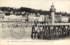 CPA Trouville La Plage et le Casino Pris de la Jetee de Deauville