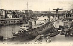 CPA Brest Le Port Militaire Vue Prise du Chateau Bateau