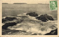 CPA Perros Guirec Effet De Mer Dans Les Rochers Au fond Les sept Iles