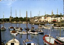 CPM Pornic Le Port Au Fond Le Chateau