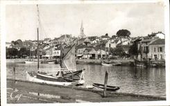 CPA Pornic Un coin du Port et la Ville Bateau