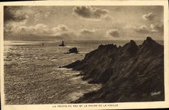 CPA La Pointe Du Raz Et Le Phare De La Vieille