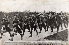 CPA Infanterie Anglaise Se Rendant Sur Le Front Militaria