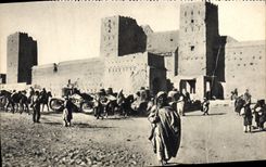 CPM Maroc Chars De Combat Devant Un Ksar Tank Militaria